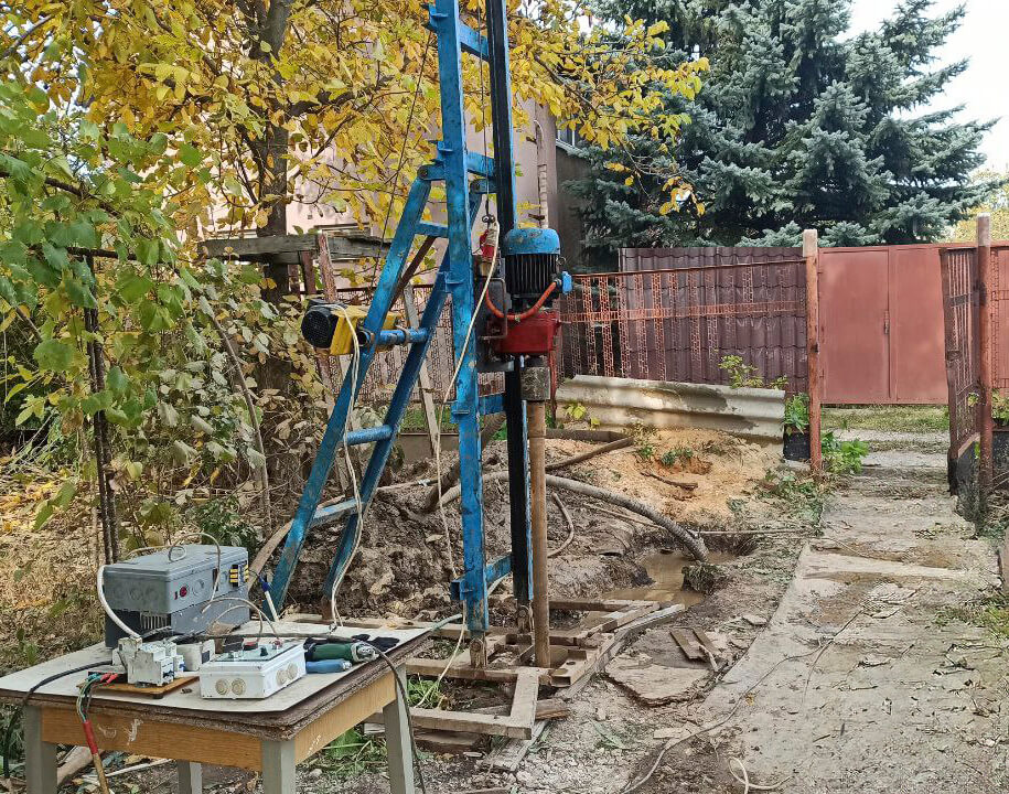 Малогабаритная буровая установка ВодаБур ДНР на участке